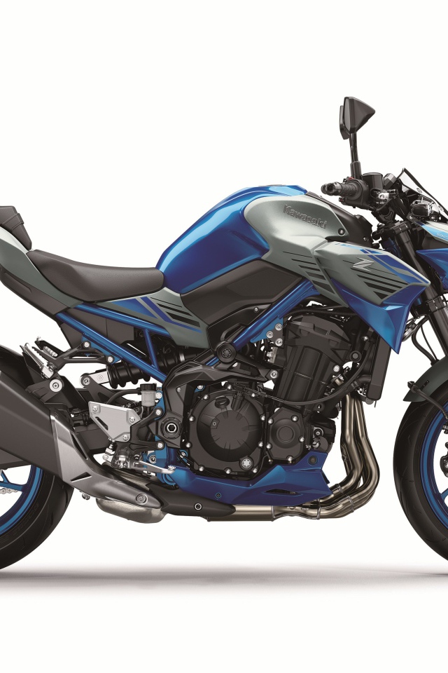 Мотоцикл Kawasaki Z 900, 2020 года на белом фоне