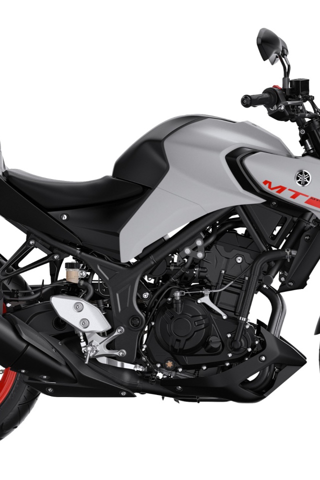 Мотоцикл Yamaha MT-03, 2021 года на белом фоне