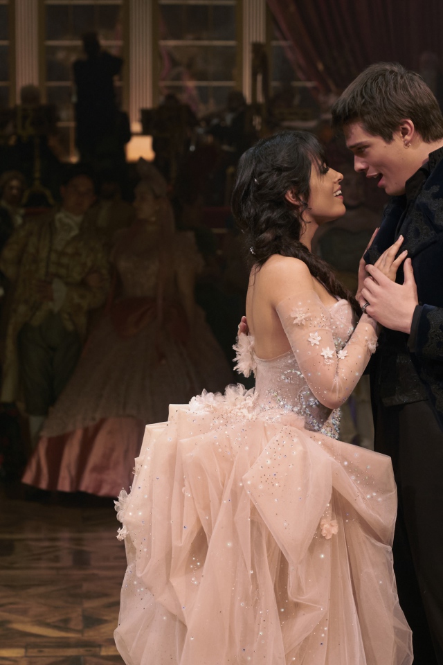 Главные герои нового фильма Золушка, 2021