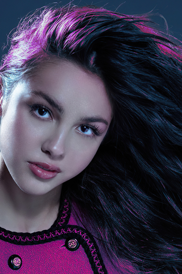 Длинные волосы у певицы Оливия Родриго