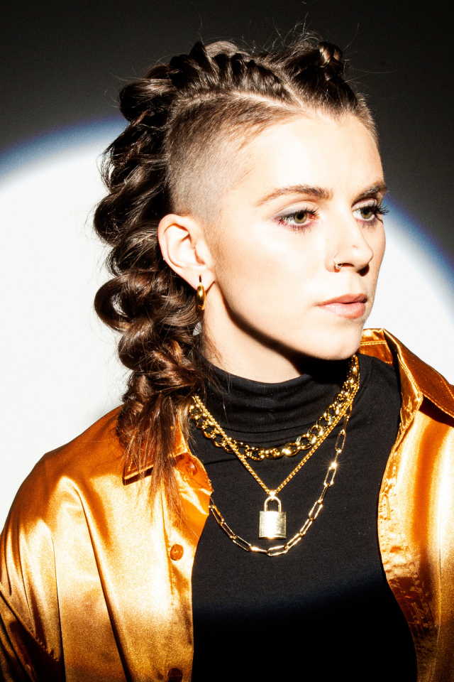 Солистка рок группы PVRIS