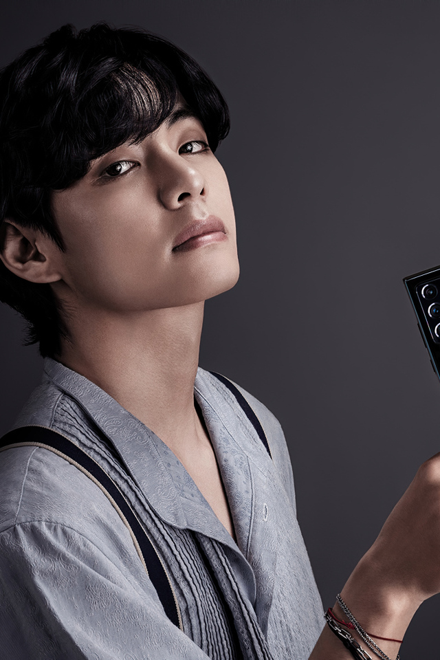 Ви вокалист группы BTS с телефоном