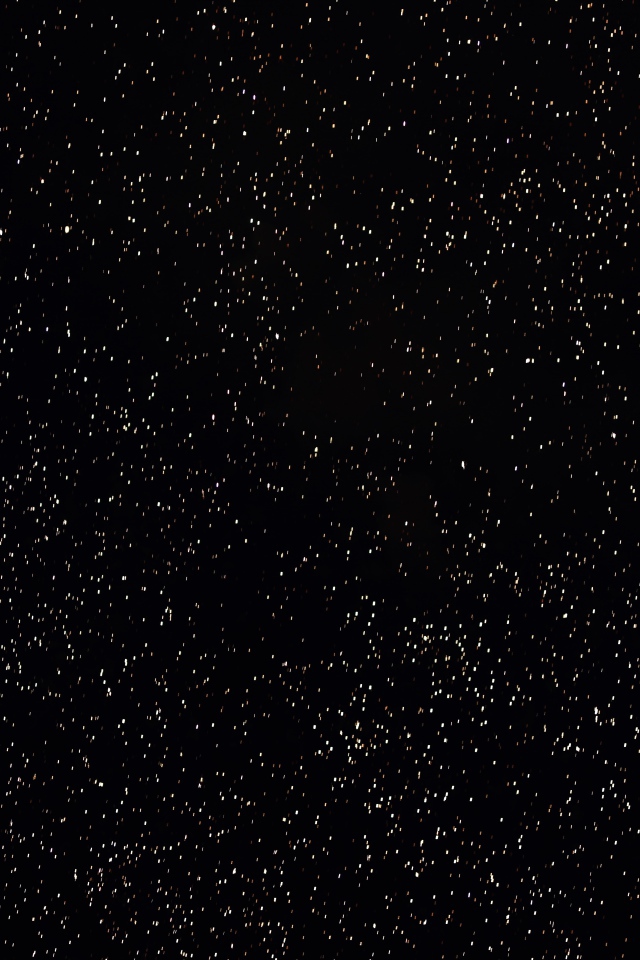 Яркие звезды в черном ночном небе