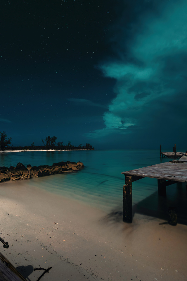 Млечный путь над тихим голубым морем