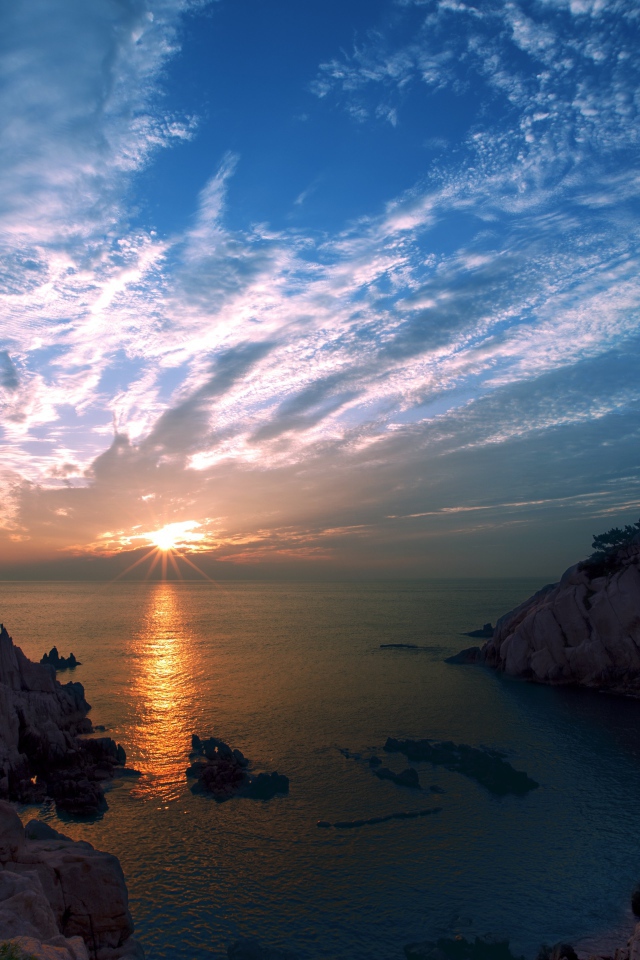 Красивый вид на закат над морем 