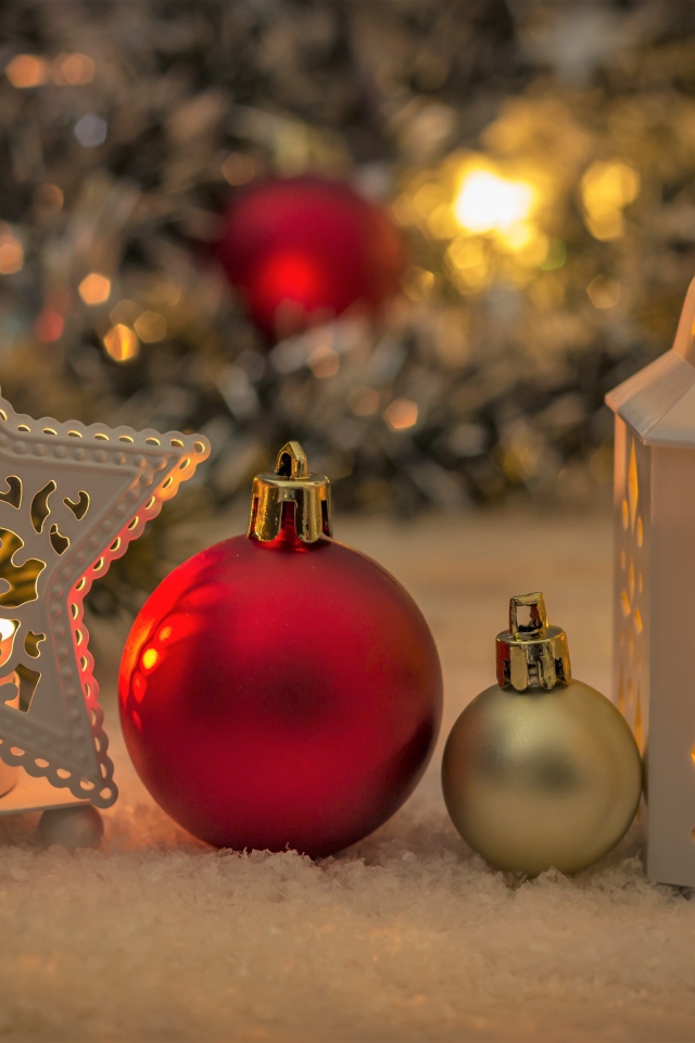 Фонарь, звезда и елочные игрушки на новый год 2022