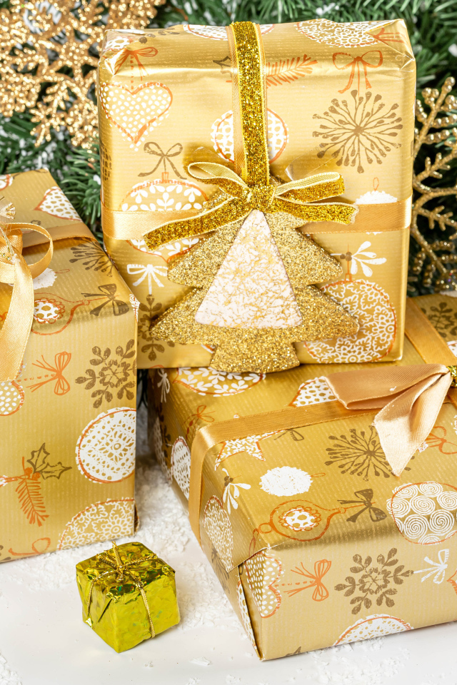 Три подарка под елью на новый год 2022 