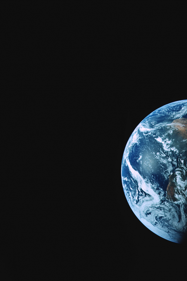 Тень падает на планету Земля