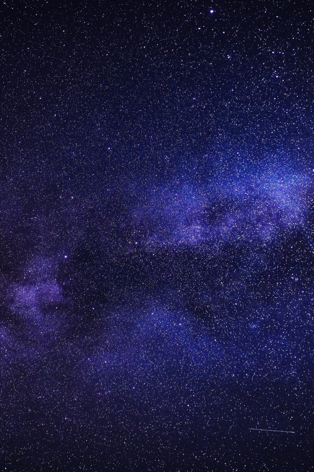 Млечный путь и звезды в синем ночном небе