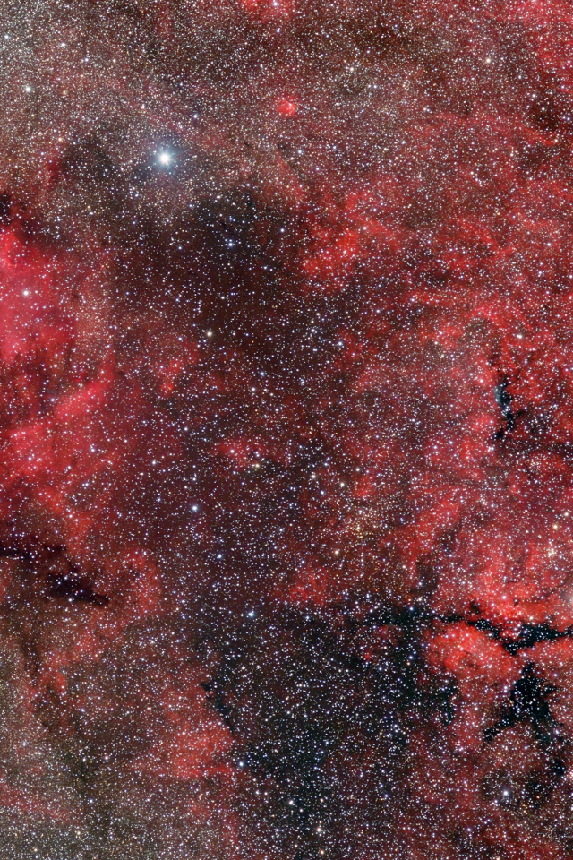 Розовая туманность в космосе