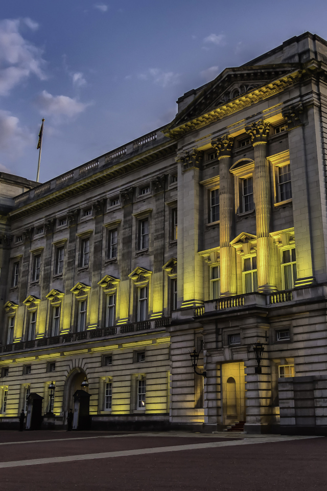 Букингемский дворец в сумерках, Лондон
