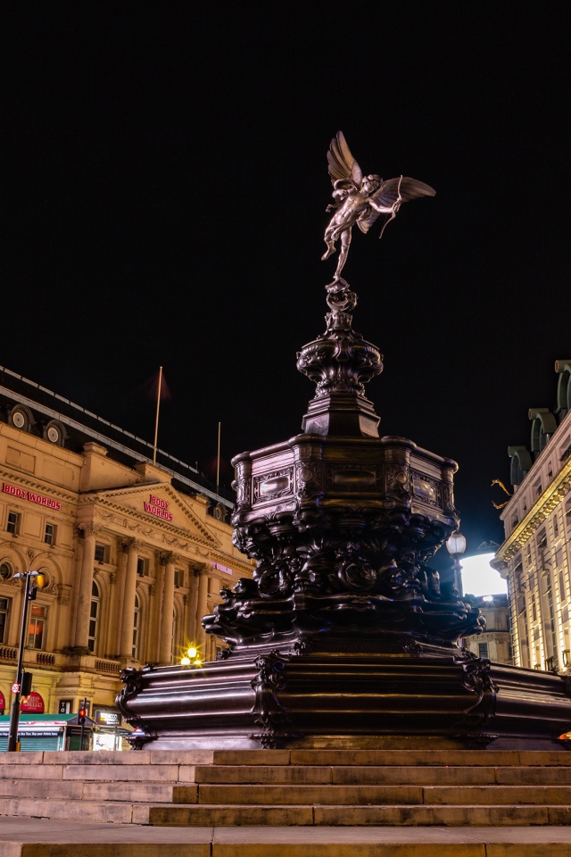 Мемориальный фонтан Шефтсбери на улице Лондона, Англия