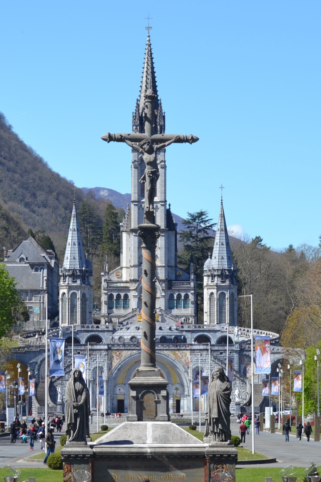 Монумент у базилики Святой Розарии, Франция