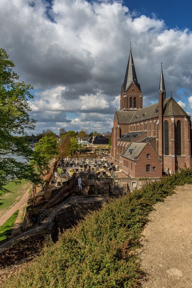 Старый собор над рекой, Нидерланды