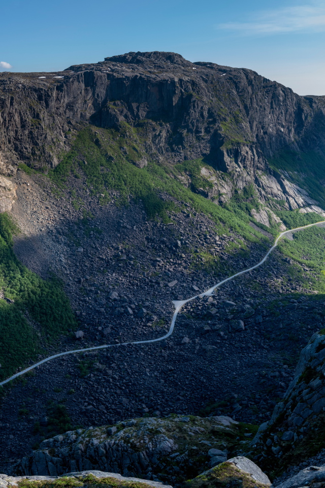 Величественные горы под голубым небом, Лофотенские острова. Норвегия