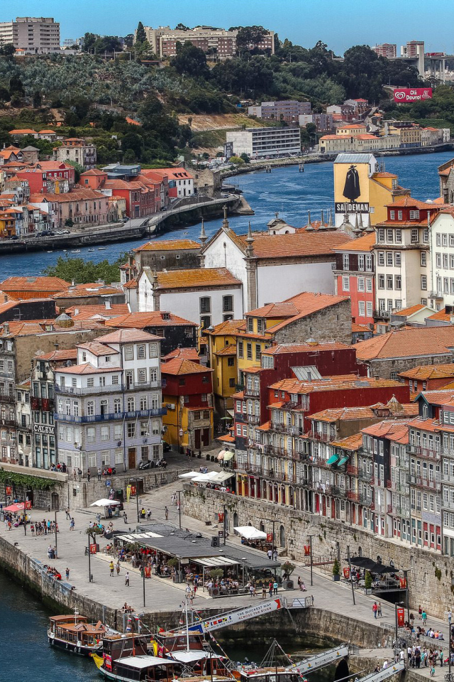 Дома на берегу реки, Португалия