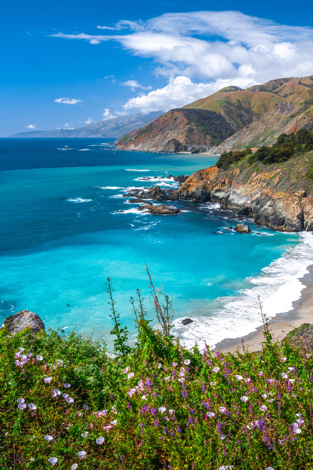 Голубая вода у побережья океана, Калифорния. США