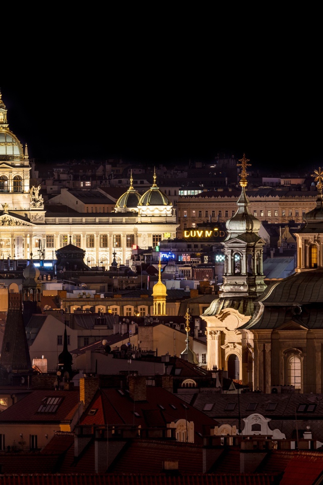 Красивый вид сверху на ночную Прагу, Чехия