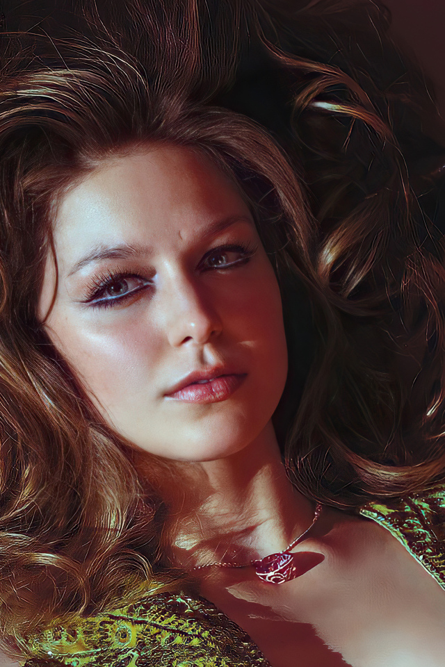 Актриса Мелисса Бенойст с распущенными волосами