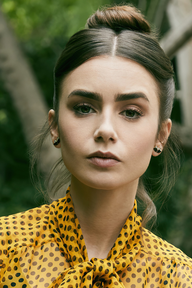 Красивая молодая американская актриса Лили Коллинз