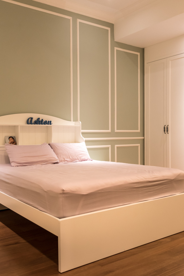 Спальня с кроватью в стиле минимализм