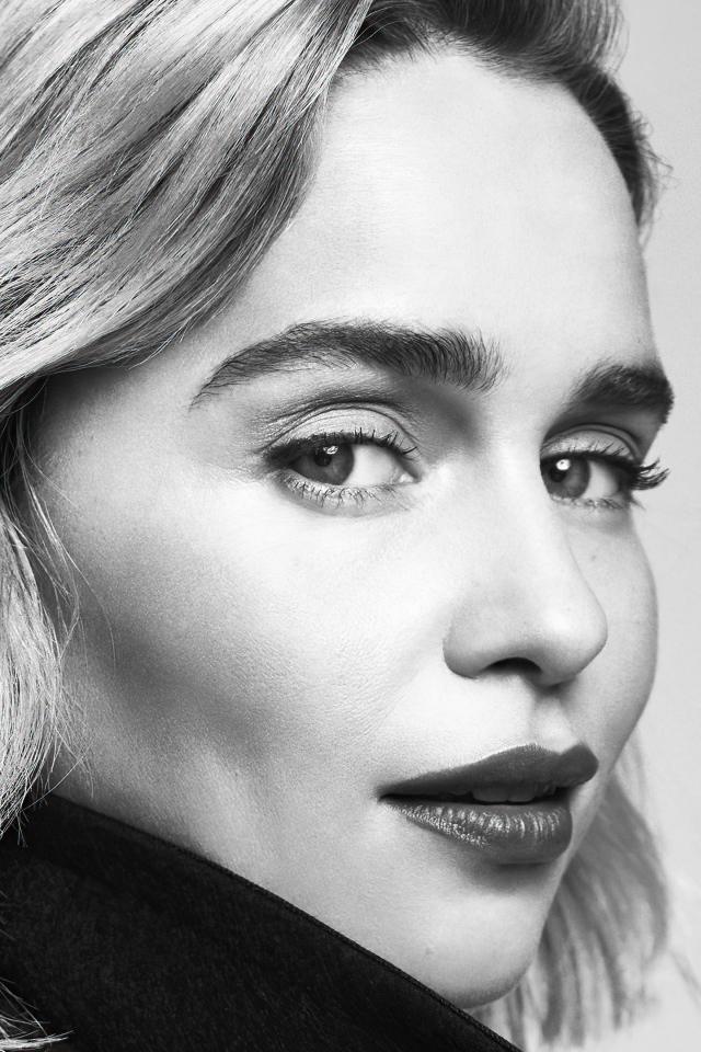 Девушка с красивыми глазами, актриса Эмилия Кларк