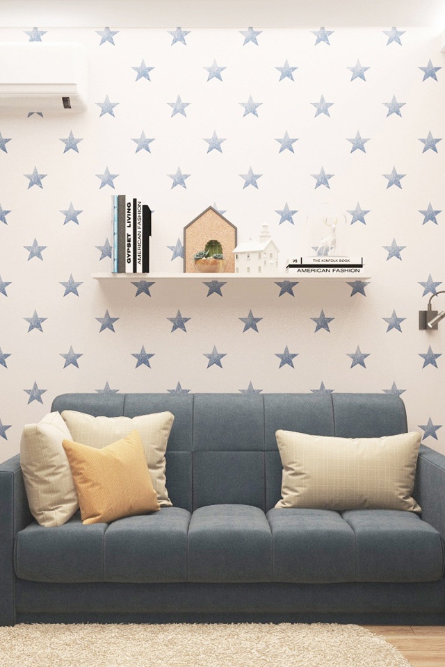 Серый диван с подушками в комнате 