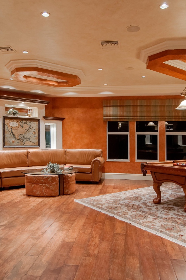Большая гостиная комната с бильярдом 