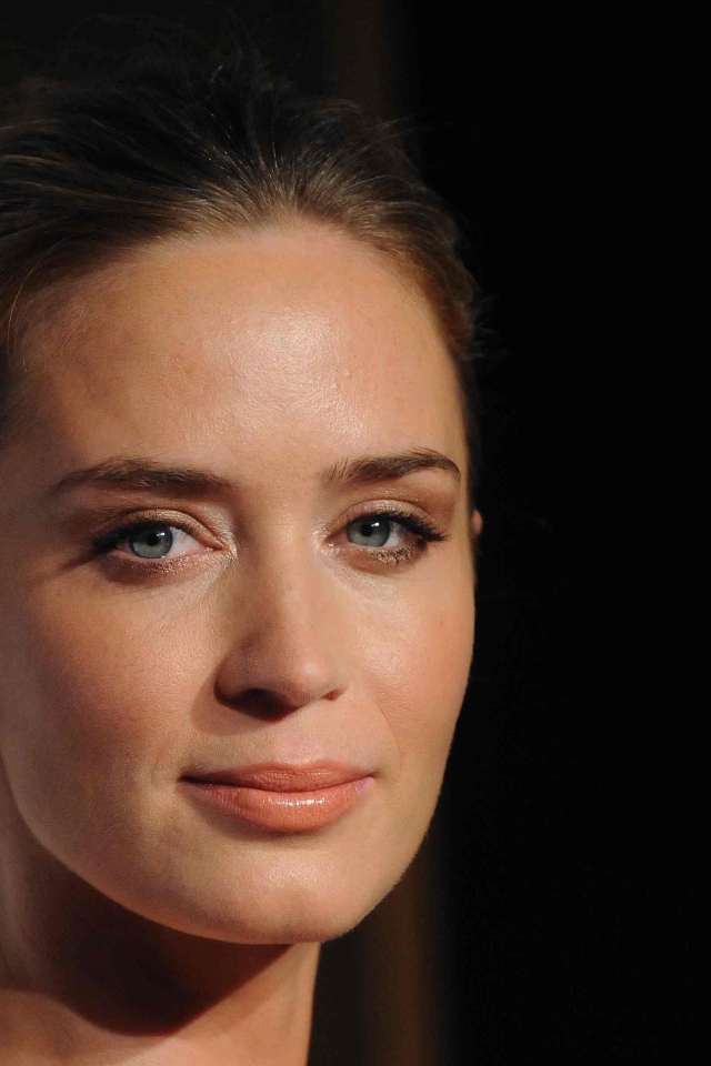 Красивое лицо актрисы Эмили Блант