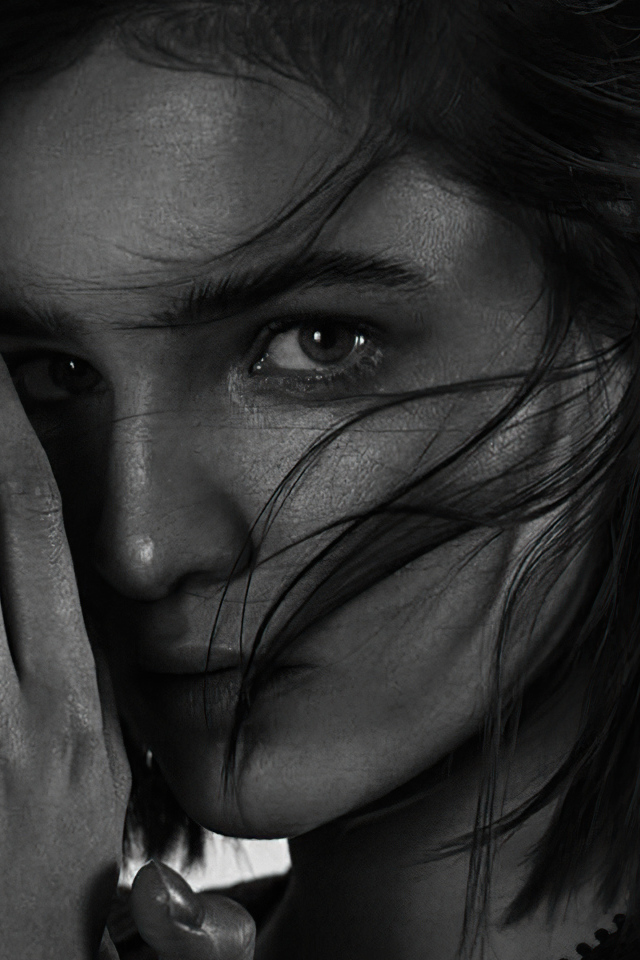 Лицо актрисы Лизы Викари