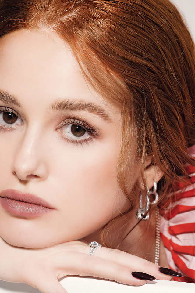 Грустный взгляд актрисы Мэделин Петш