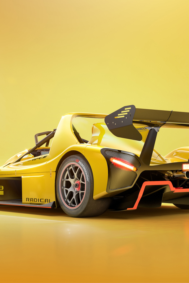 Желтый гоночный автомобиль Radical SR3 3XR Rear 2023 года