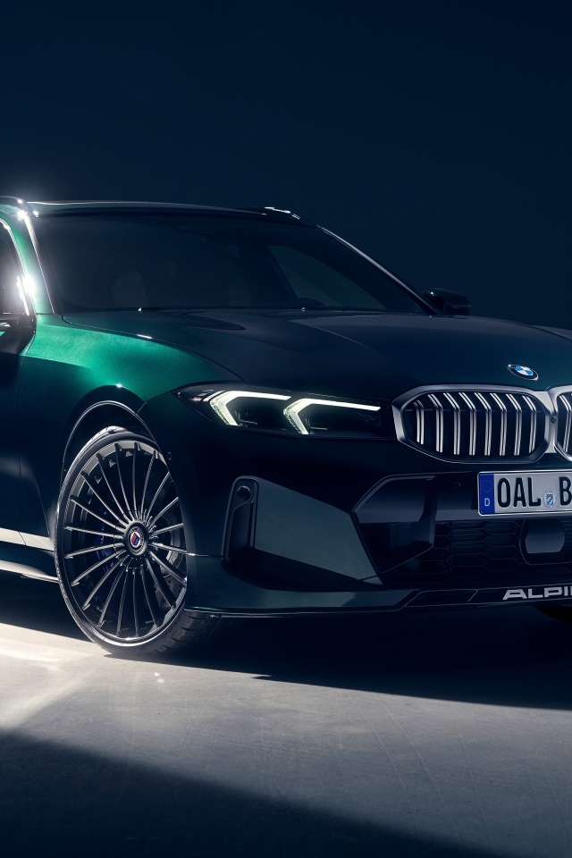 Зеленый автомобиль Alpina B3 Touring