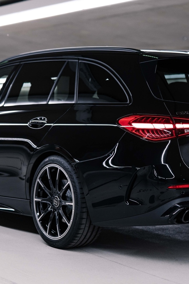 Черный Brabus D30 Estate вид сзади