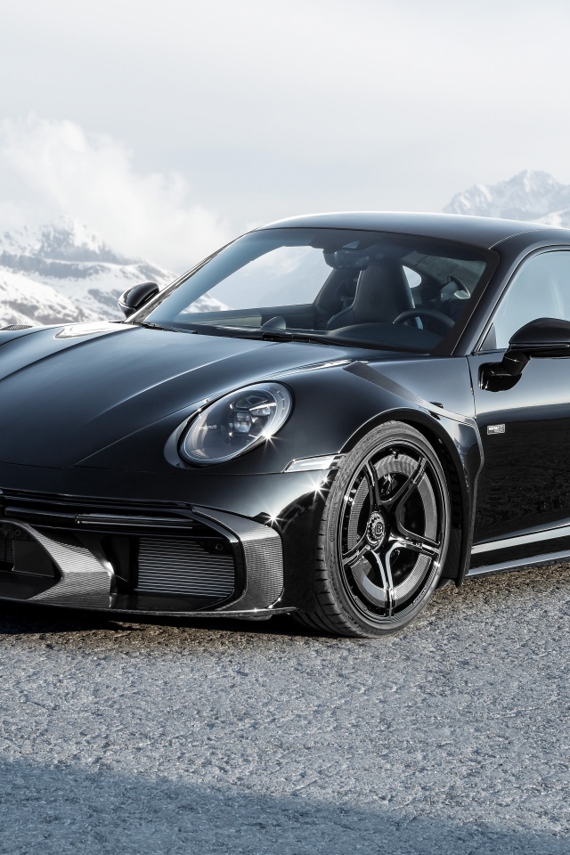 Автомобиль  Brabus 900 Rocket R в горах