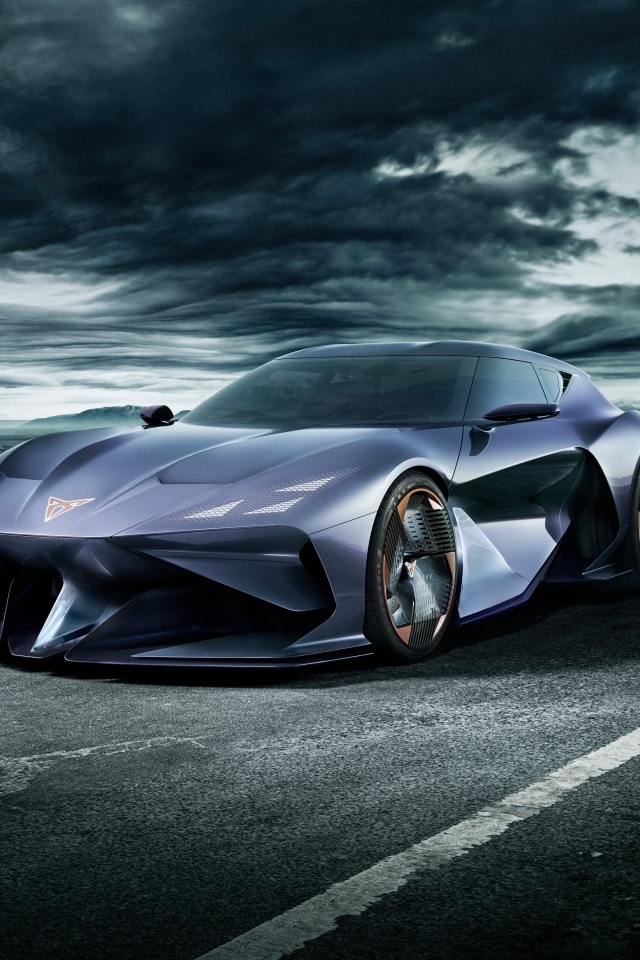 Автомобиль Cupra DarkRebel на фоне грозового неба