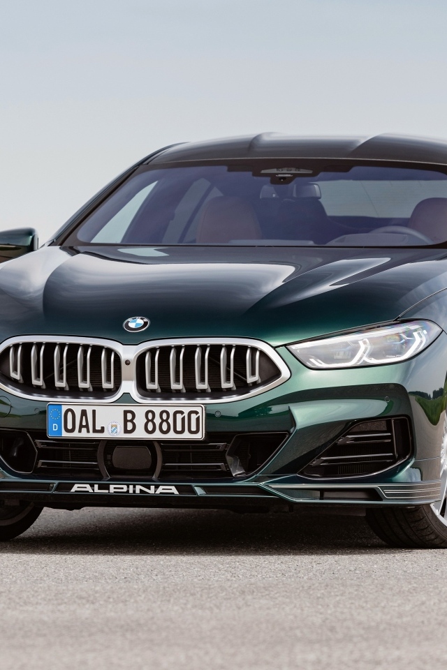Зеленый автомобиль Alpina B8
