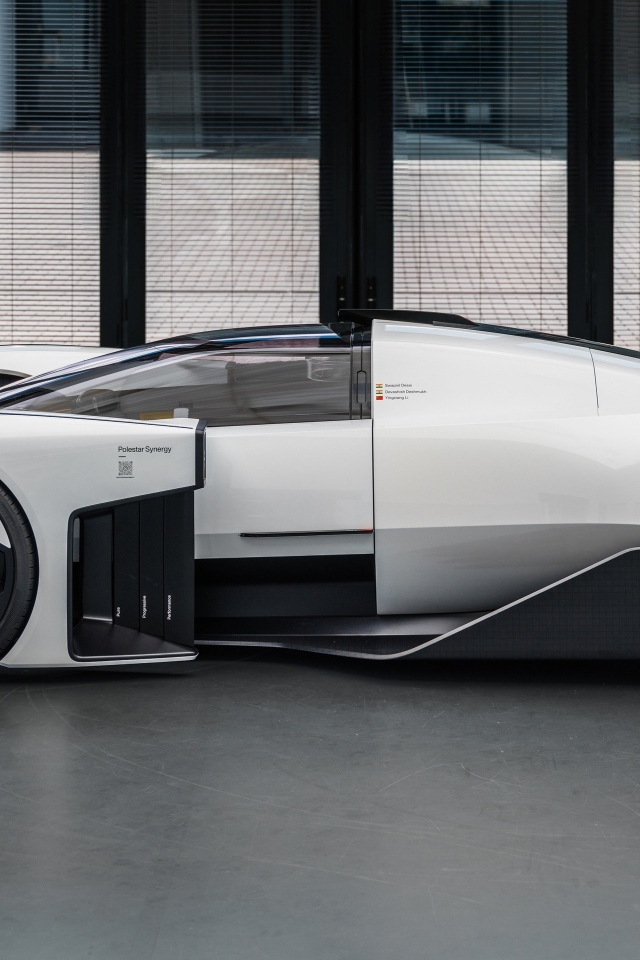 Автомобиль Polestar Synergy вид сзади