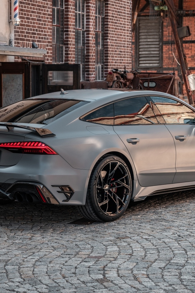 Вид сзади на автомобиль ABT RS7 Legacy Edition 2023 года