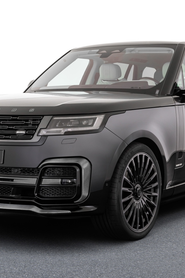 Внедорожник Brabus 600 2023 года на сером фоне