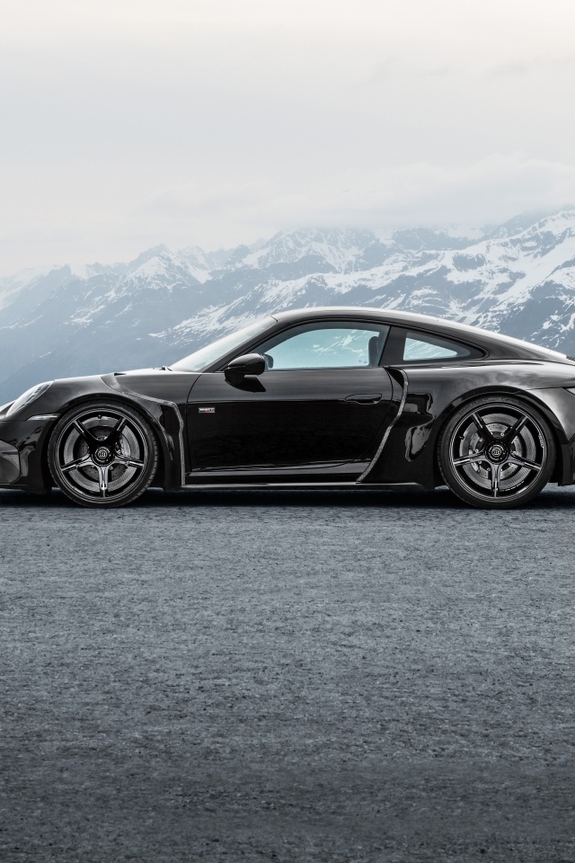 Вид сбоку на автомобиль  Brabus 900 Rocket R