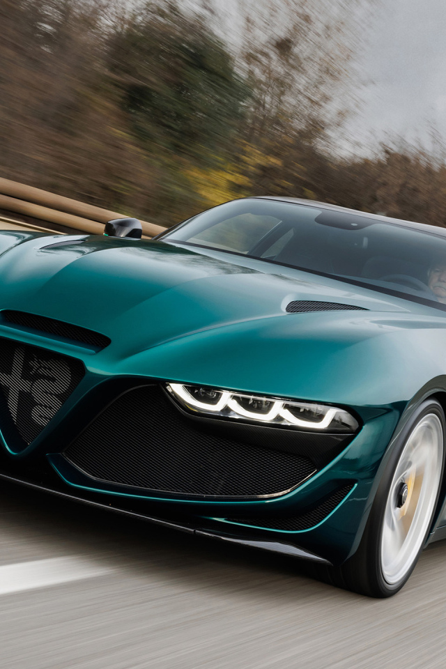 Автомобиль Alfa Romeo Giulia SWB Zagato 2022 на трассе