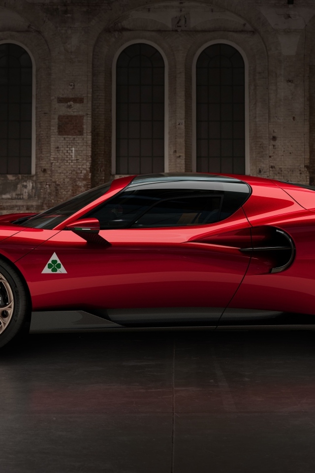 Быстрый автомобиль Alfa Romeo 33 Stradale 2024 года вид сбоку