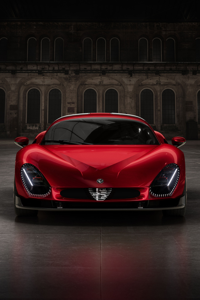 Красный автомобиль Alfa Romeo 33 Stradale вид спереди