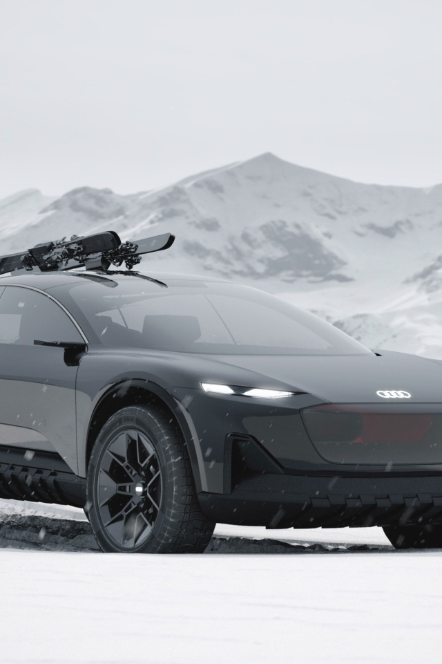 Черный Audi Activesphere на снегу