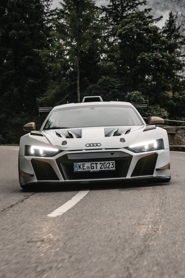 Вид спереди на автомобиль ABT Sportsline XGT Audi R8 LMS GT2