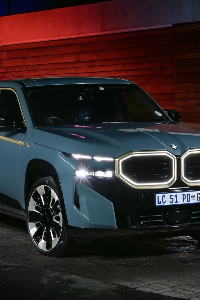 Внедорожник BMW XM 2023 года