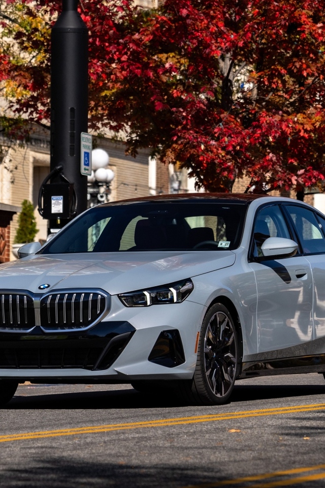 Автомобиль BMW 530i XDrive M Sport 2024 года в городе