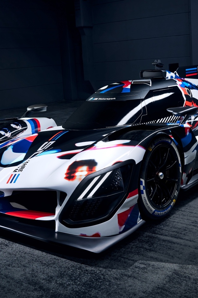 Спортивный  автомобиль BMW M Hybrid V8