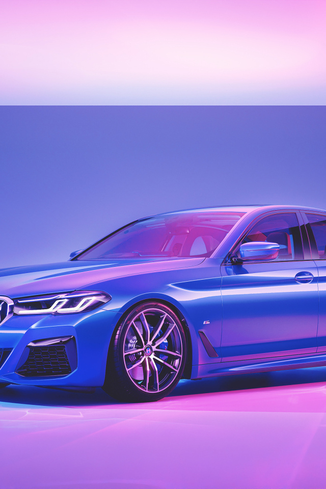 Синий автомобиль BMW 5 Series в комнате